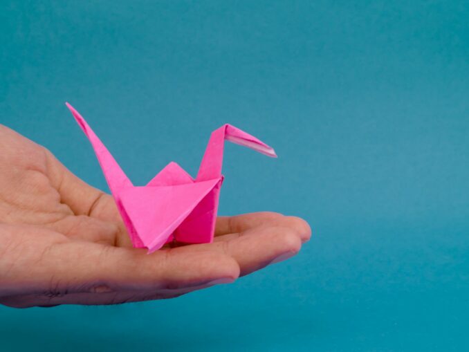 Jak zrobić łabędzia origami? Krok po kroku