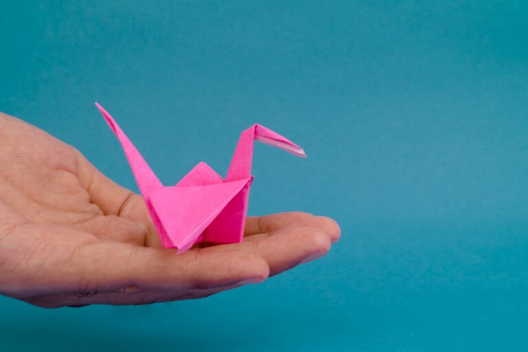 Jak zrobić łabędzia origami? Krok po kroku