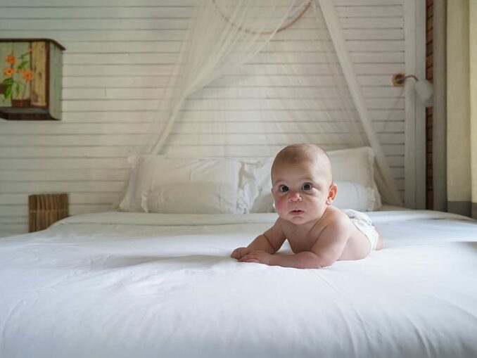 Jak urządzić pokój dla niemowlaka? Kolory i Inspiracje