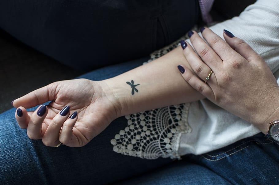 Tatuaż ważka – znaczenie, popularne wzory